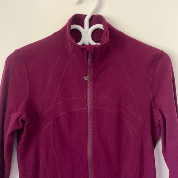 Size 6 berry coloured Lululemon Define jacket - Picture 1 of 4